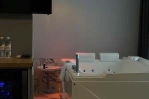 Апарт-отель Be The One Hotel. Люкс двухместный с джакузи и террасой 5